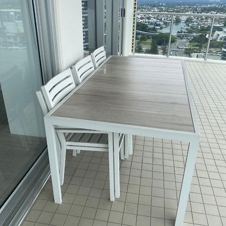 Air On Broadbeach - Stunning Ocean Views! Голд-Кост Экстерьер фото